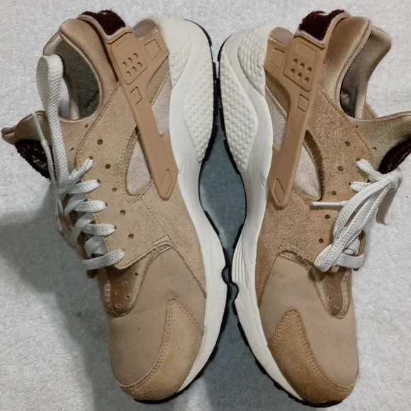 Nike Air Huarache Sneakers Desert Sail Size 11.5 Men\'s Amazon.com | Nike Air Huarache Runner Men main image 2